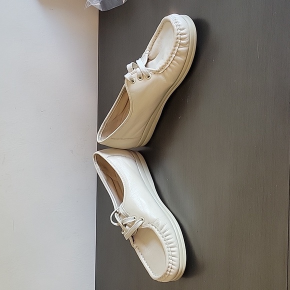 Soft Spots Beige Tie Up Comfort Shoes Women Size 8 - Picture 2 of 7